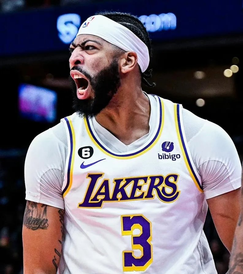 包含安东尼戴维斯强势上篮，为球队拿下关键胜利的词条