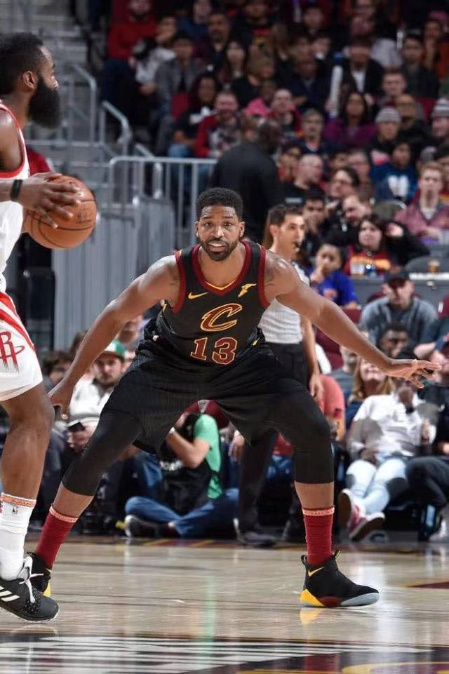 关于火箭内线防守露破绽，教练组加强训练的信息