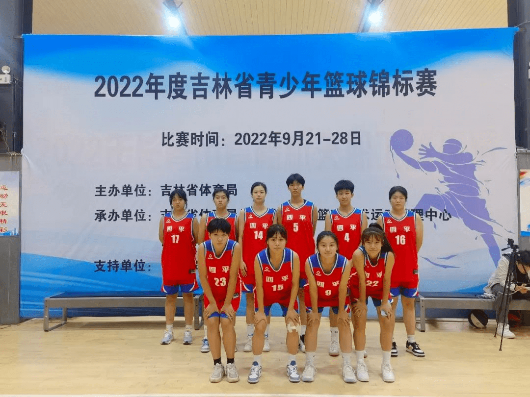 南极球队奋勇作战,成功闯入淘汰赛的简单介绍 南极球队奋勇作战,成功闯入淘汰赛的简单介绍