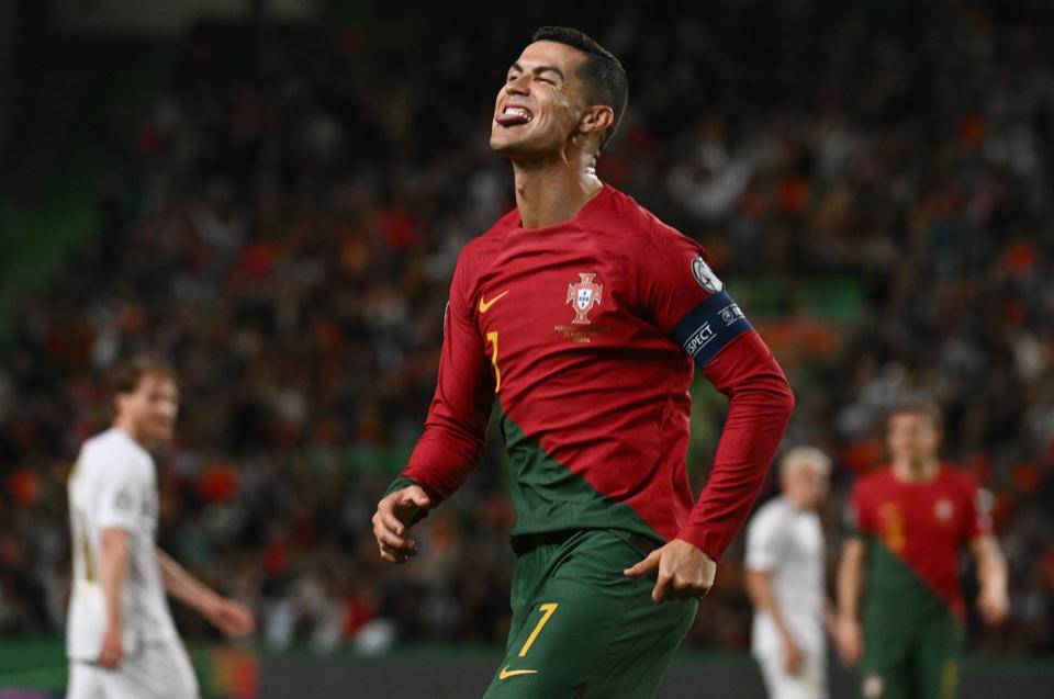 全球足球巨星争夺桂冠,谁能笑到最后 全球足球巨星争夺桂冠,谁能笑到最后