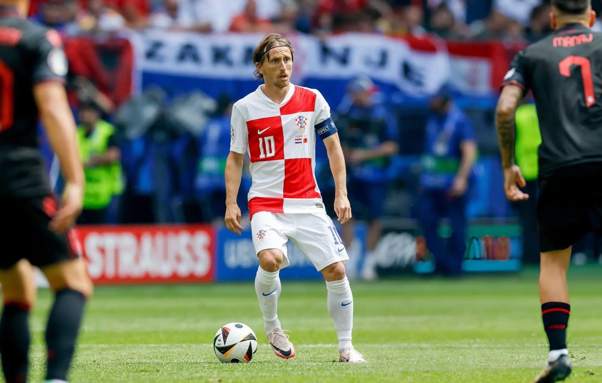 关于AC米兰鏖战克罗地亚，阿尔巴绝境逆转的信息